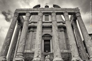 Templum Antonini e Faustinae
